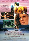 De dimhöljda bergens gorillor 1988 poster Sigourney Weaver Bryan Brown Julie Harris Michael Apted Hitta mer: Dian Fossey Berg
