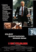 I skottlinjen 1993 poster Clint Eastwood John Malkovich Rene Russo Wolfgang Petersen Vapen
