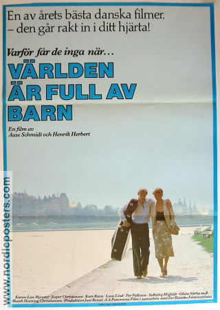 Verden er fuld af börn 1980 movie poster Karen-Lise Mynster Jesper Christensen Kurt Ravn Aase Schmidt Denmark Beach Kids